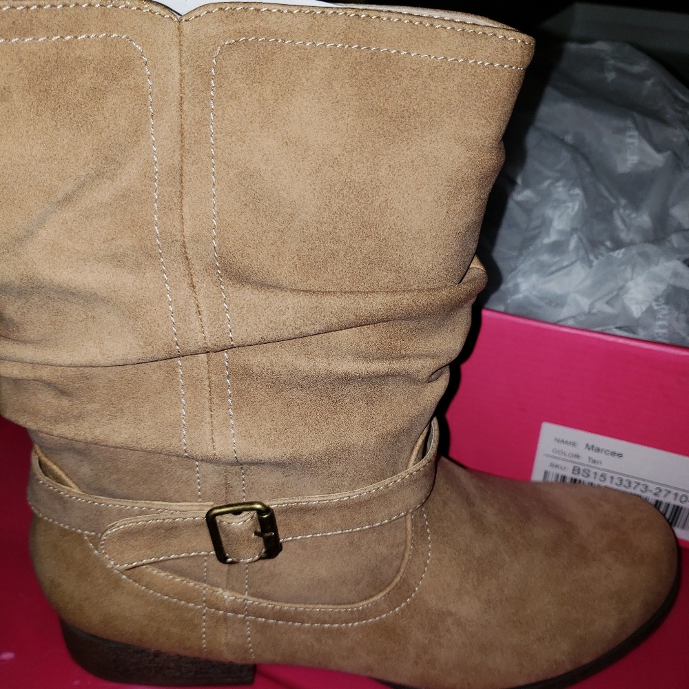 Womens boots size 9